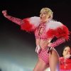 Miley Cyrus twerking com a bandeira mexicana