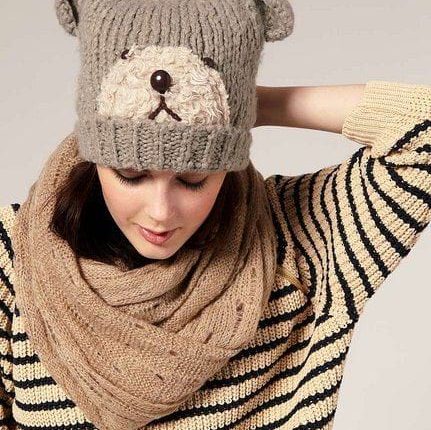 Os gorros animalescos (animais super fofos, claro) estão na moda para quebrar um outfit sóbrio e comum e desafiamos-te a resistir