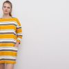 Vestido às riscas com bolsos - Pull and Bear: 25,99€