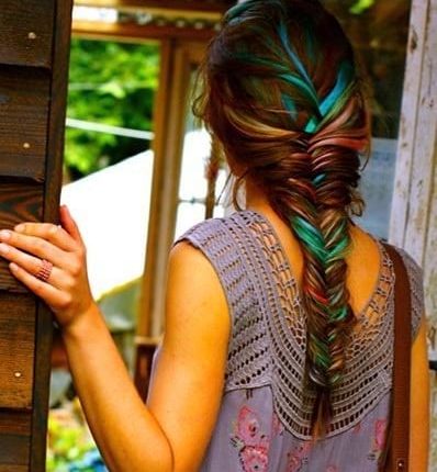 Nas tranças, pentados de várias cores ficam sempre bem!