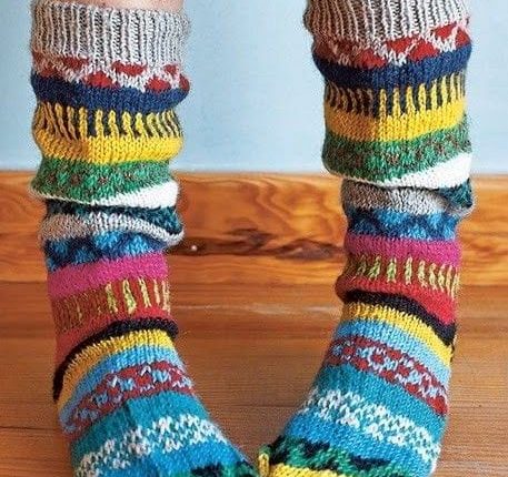 Porquê meias simples e aborrecidas se podes ter mias coloridas e vibrantes?
