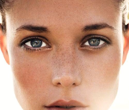 É preciso ter muito cuidado com a exposição solar para conseguir uma pele bronzeada e saudável.