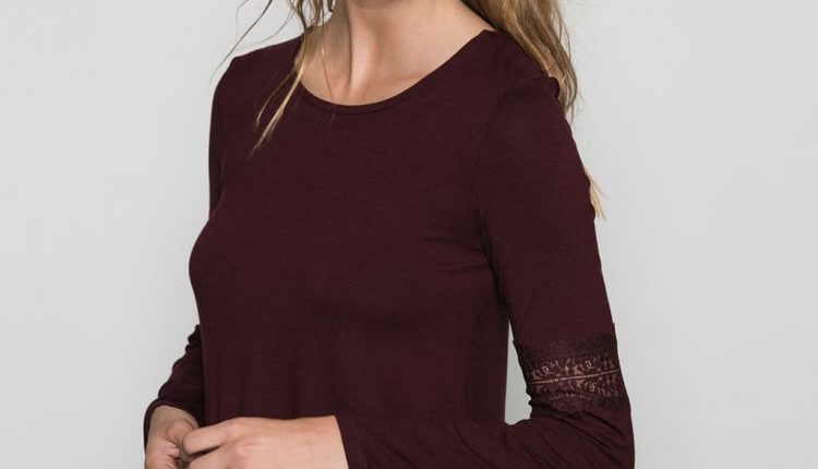 Vestido baby doll manga comprida com ligação - Bershka: 17,99€